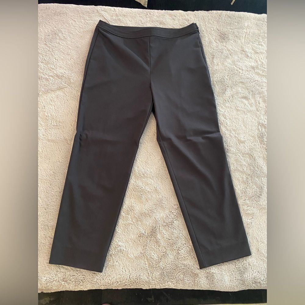 St.John cropped pants, size 8